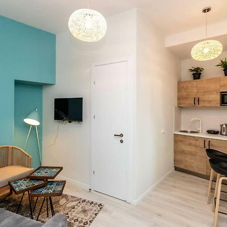 Modern Studio Near Rustaveli Ave - By Wehost Тбилиси Экстерьер фото