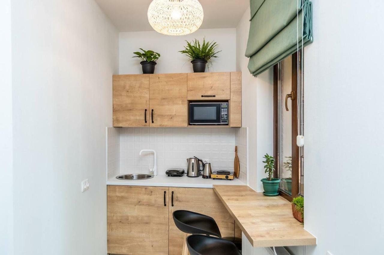 Modern Studio Near Rustaveli Ave - By Wehost Тбилиси Экстерьер фото